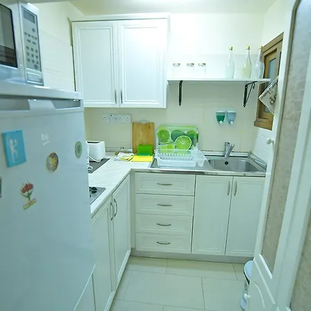 Comfy & Cosy 2 Bed Garden Flat *