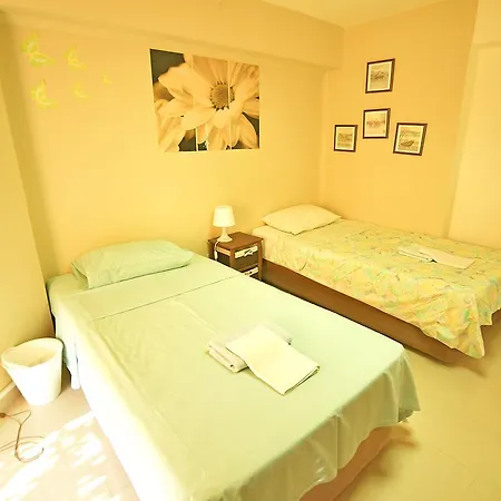 Comfy & Cosy 2 Bed Garden Flat דירה
