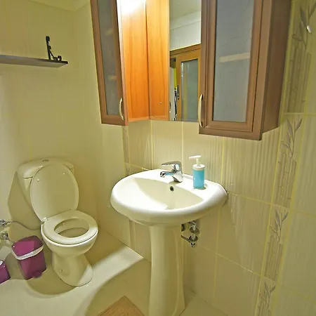 Comfy & Cosy 2 Bed Garden Flat * Nikosia