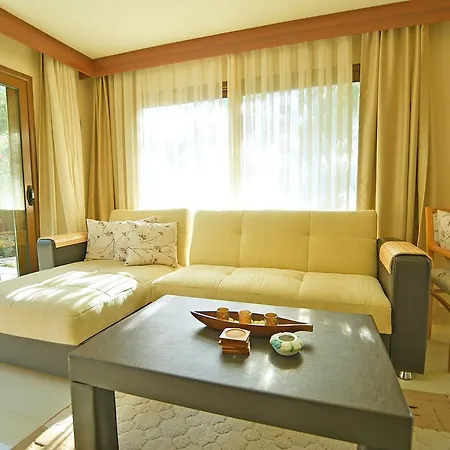 Comfy & Cosy 2 Bed Garden Flat Nikosia