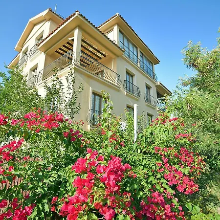 Comfy & Cosy 2 Bed Garden Flat *