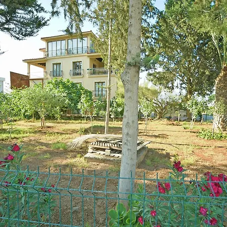 Apartment Comfy & Cosy 2 Bed Garden Flat Nikosia